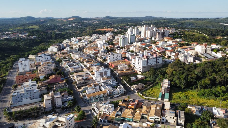 A stunning aerial view of Belo Horizonte's urban landscape with lush greenery.