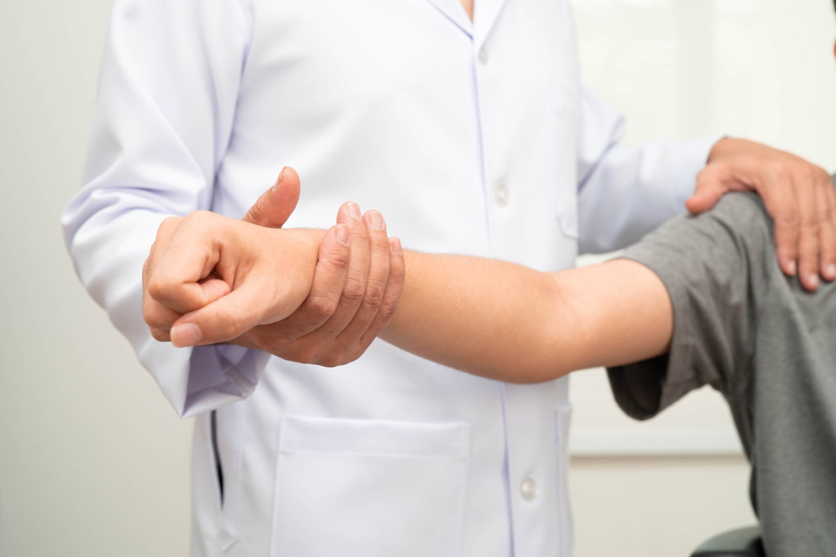 Tratamento da capsulite adesiva: remédios, fisioterapia e cirurgia
