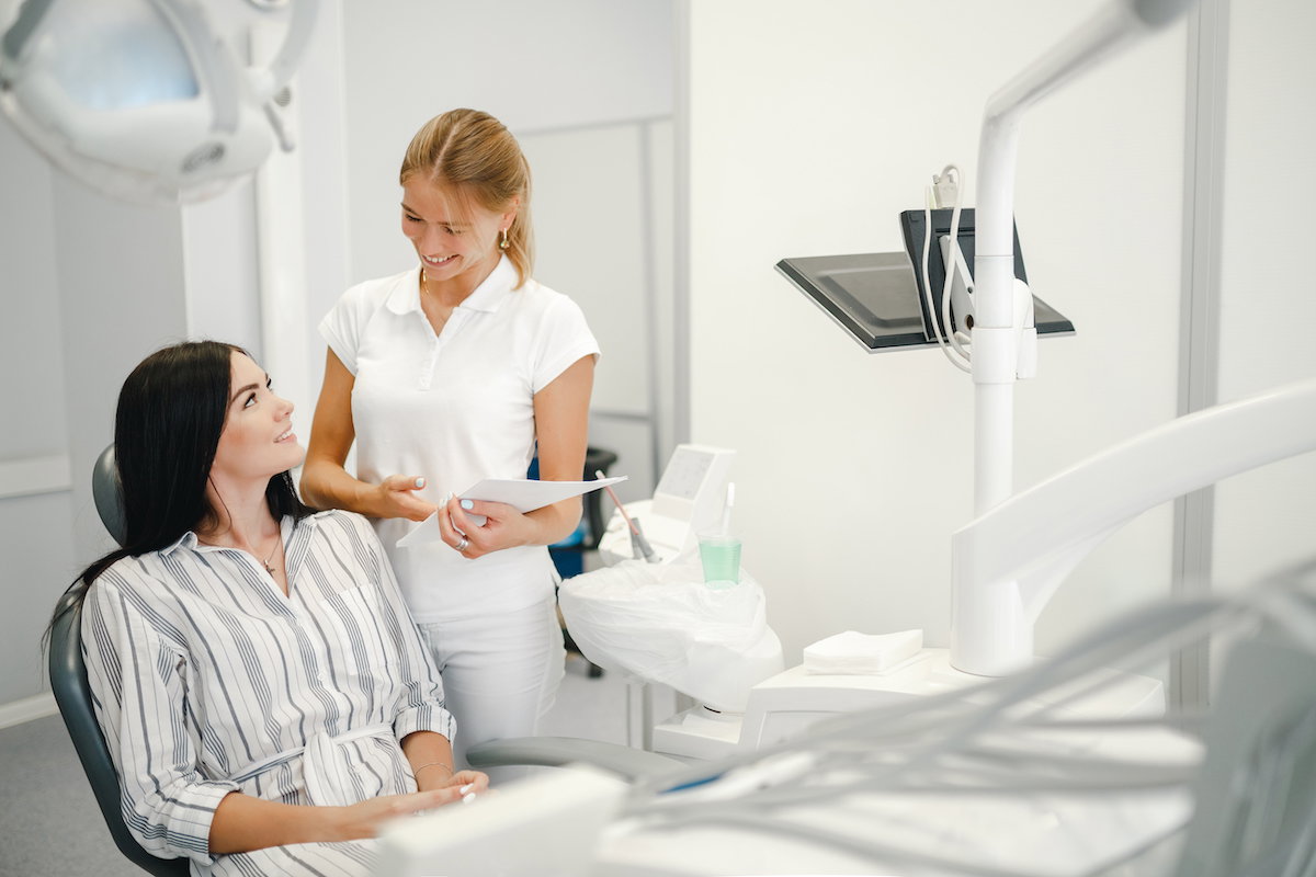 12 medicamentos para aliviar dor de dente: doses e quando usar
