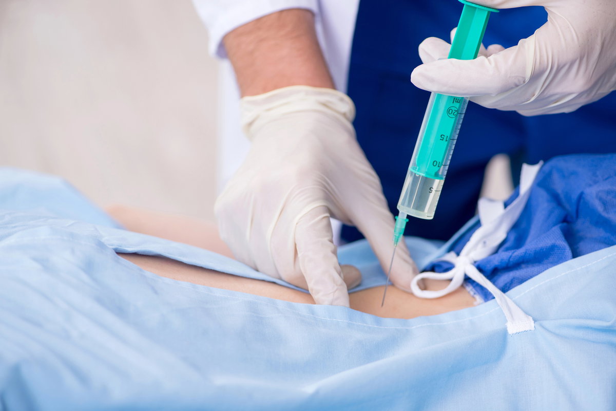 Infiltração na coluna: procedimento, medicamentos e recuperação