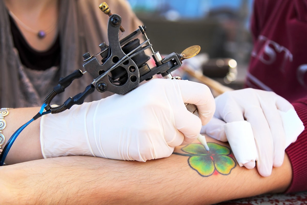 Os riscos das tatuagens para a saúde: tintas, inflamação e infecções